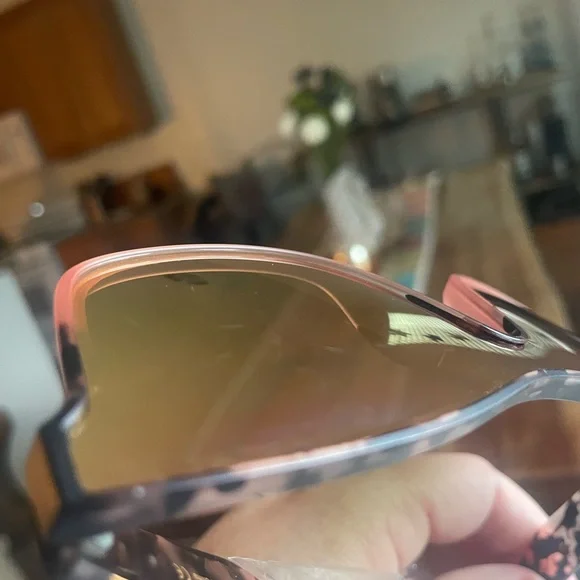 NWOB Blenders Eyewear Lion Heart Tortoise to Champagne Polarized Sunglasses - Picture 8 of 10